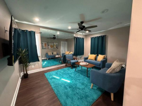 Bright 2BR Apt 8 min to JFK and 5 min to Mall